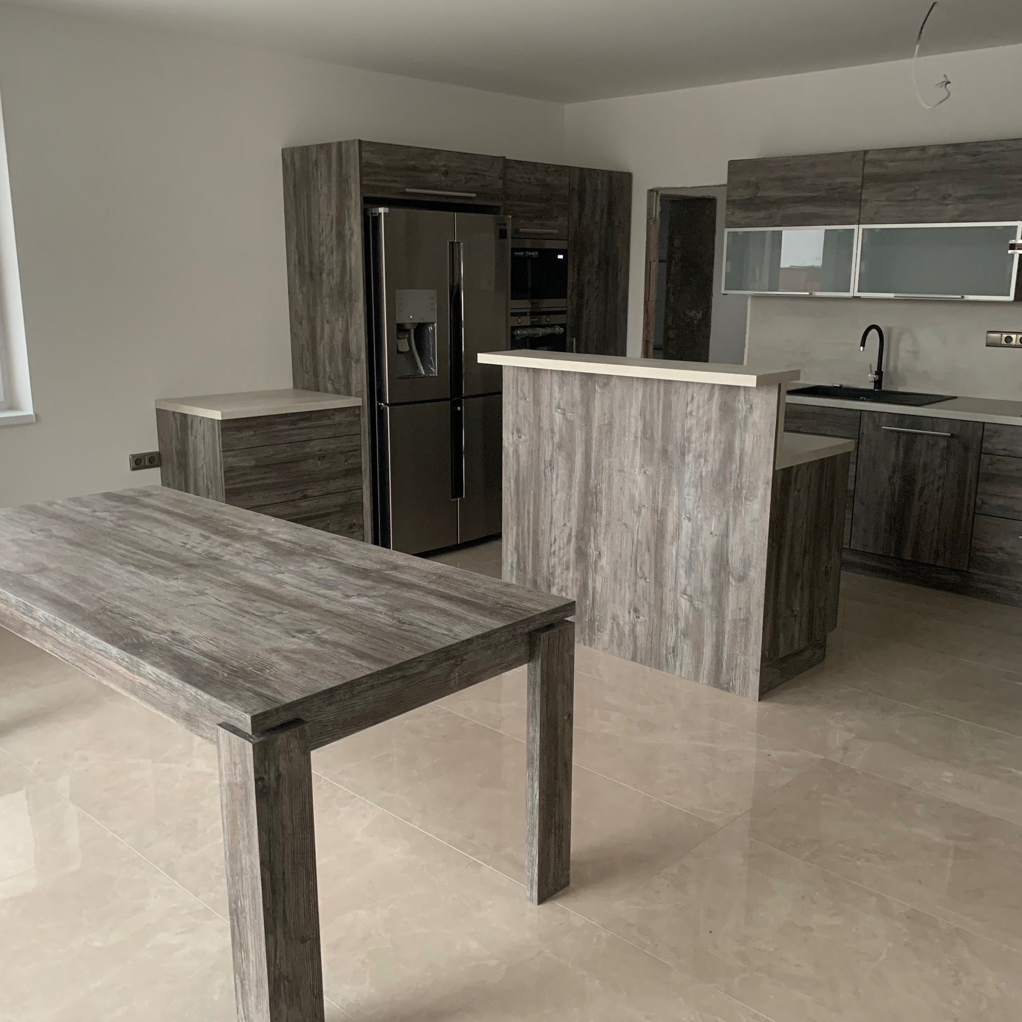 talská porcelánová dlažba 60×120 cm lesk – moderní kuchyně