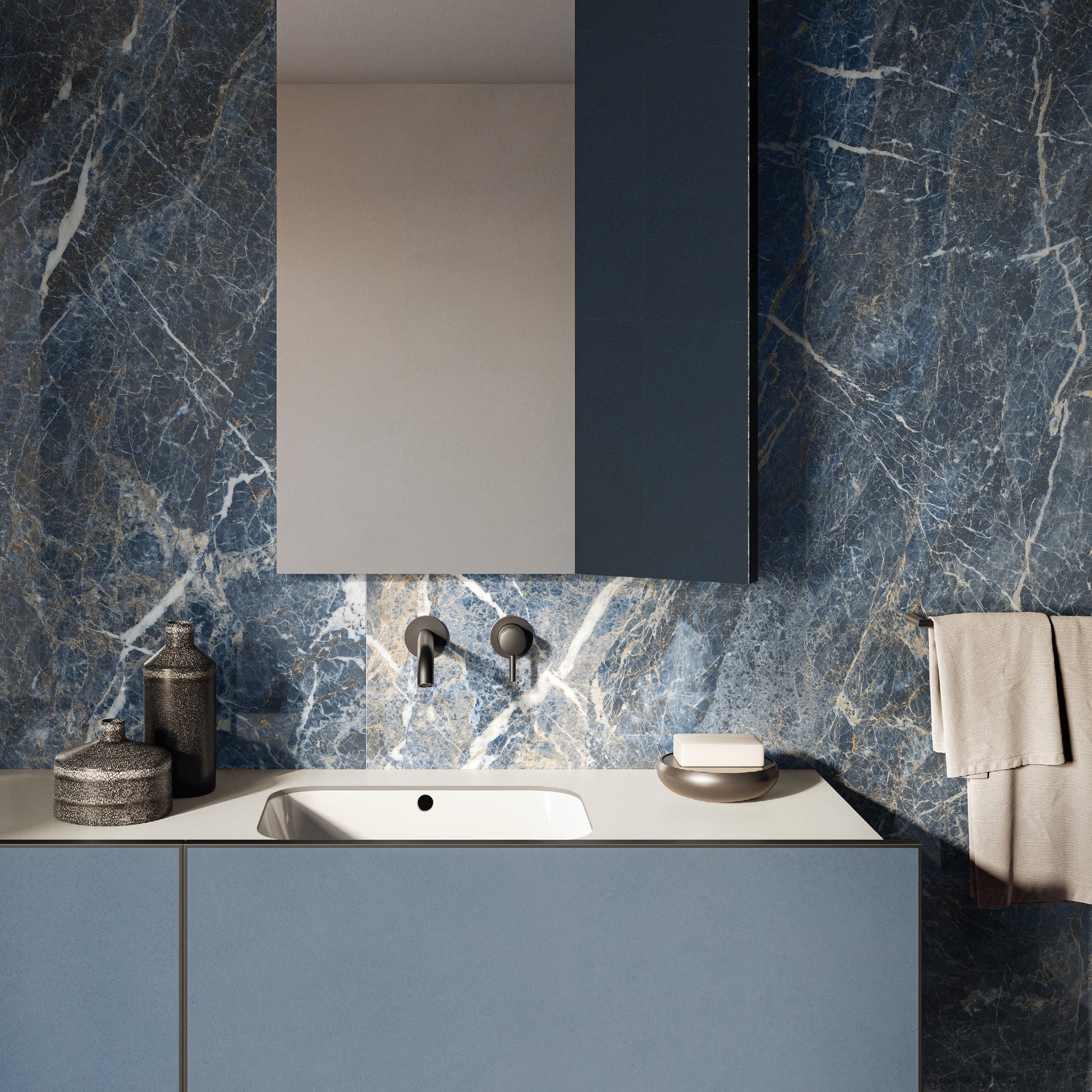 Saint Laurent – tmavě modrá porcelánová dlažba se zlatými žilami