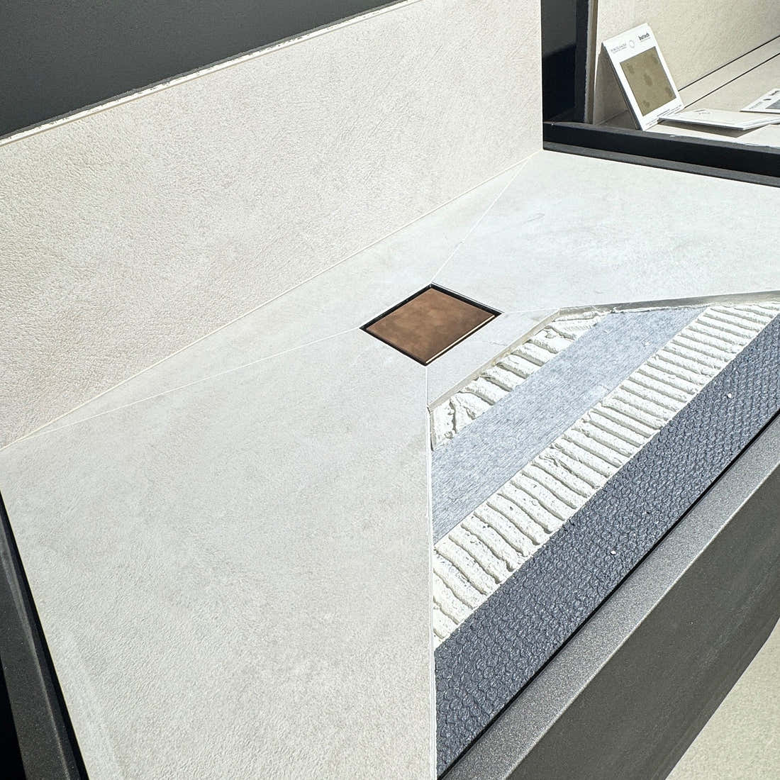 řez umyvadlem z kvalitní dlažby vysvětlení