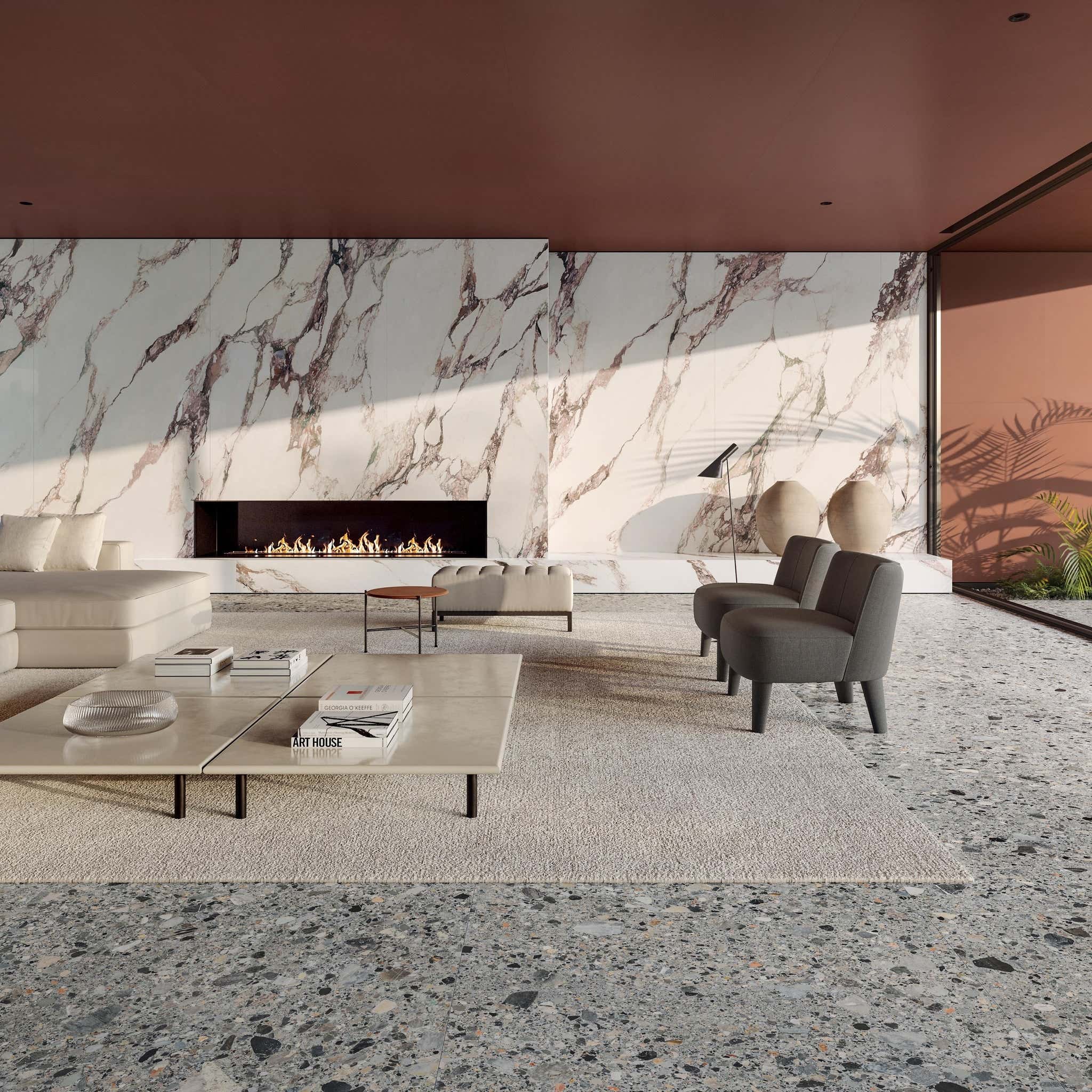 Velkoformátová dlažba s 3D dekorem kamene v obývacím prostoru s podlahovým vytápěním 