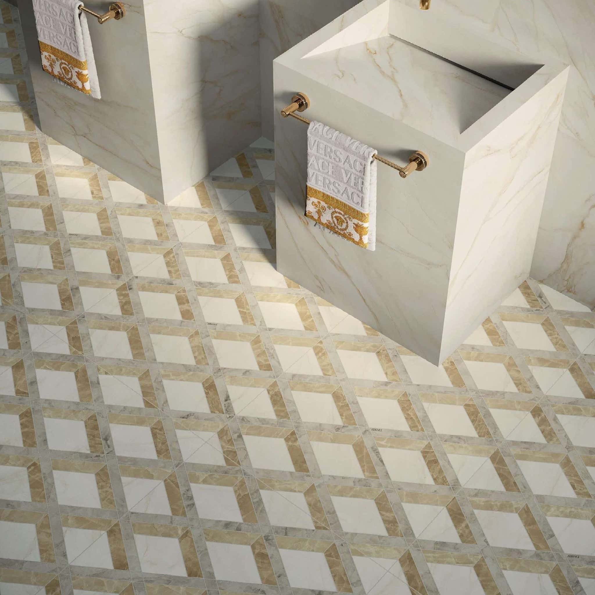 Gingham vzor v luxusní koupelně od Versace ceramics