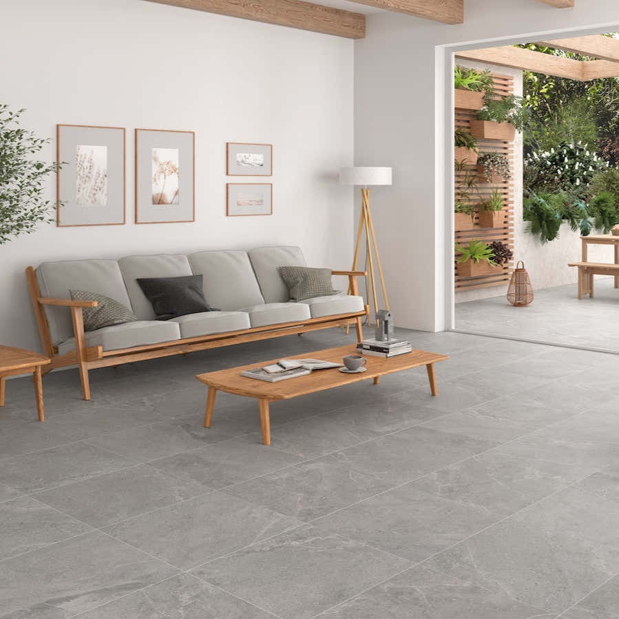 Stylová keramická světlá dlažba pro obývací pokoje a terasy.