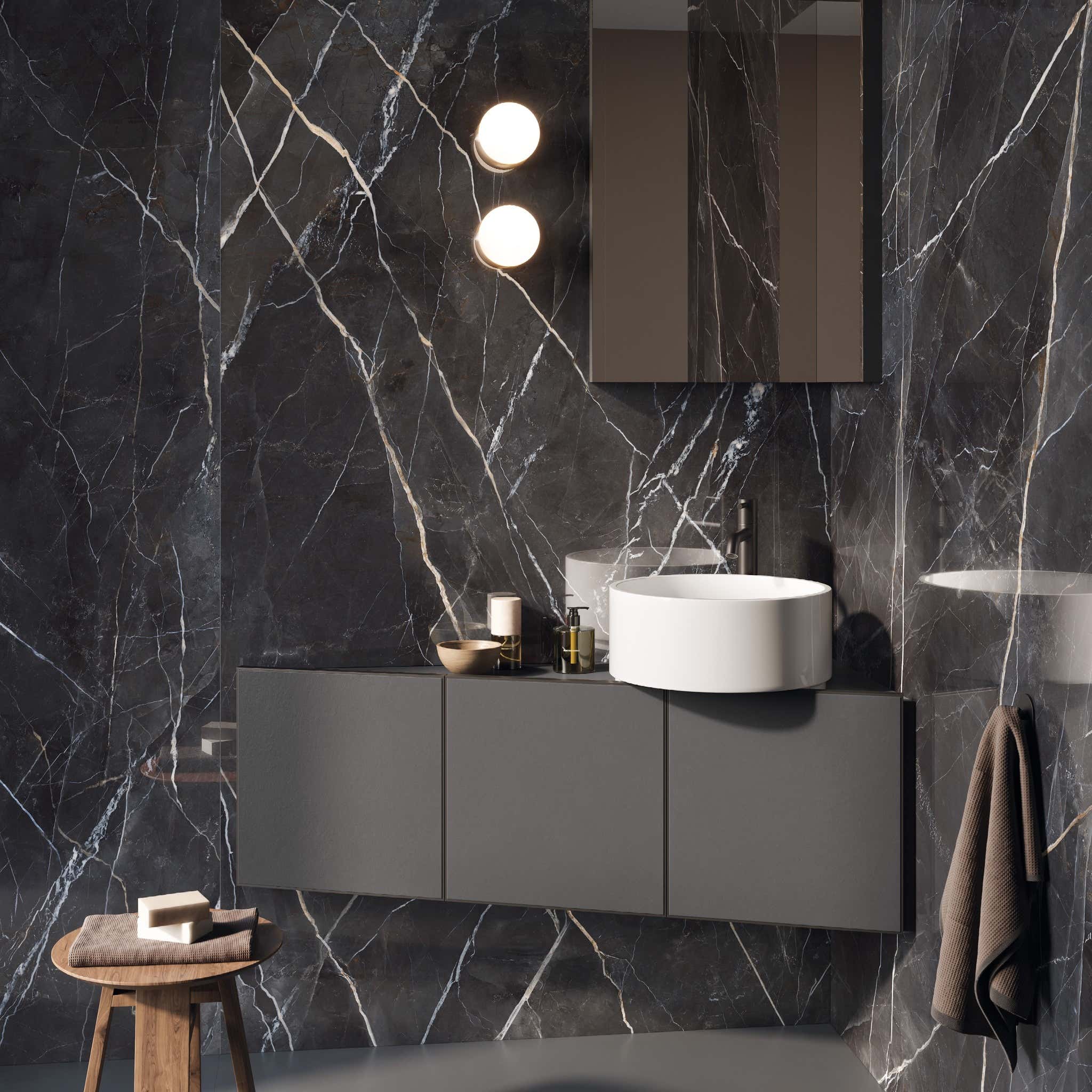 Calacatta Black – černá porcelánová dlažba s bílými žilami