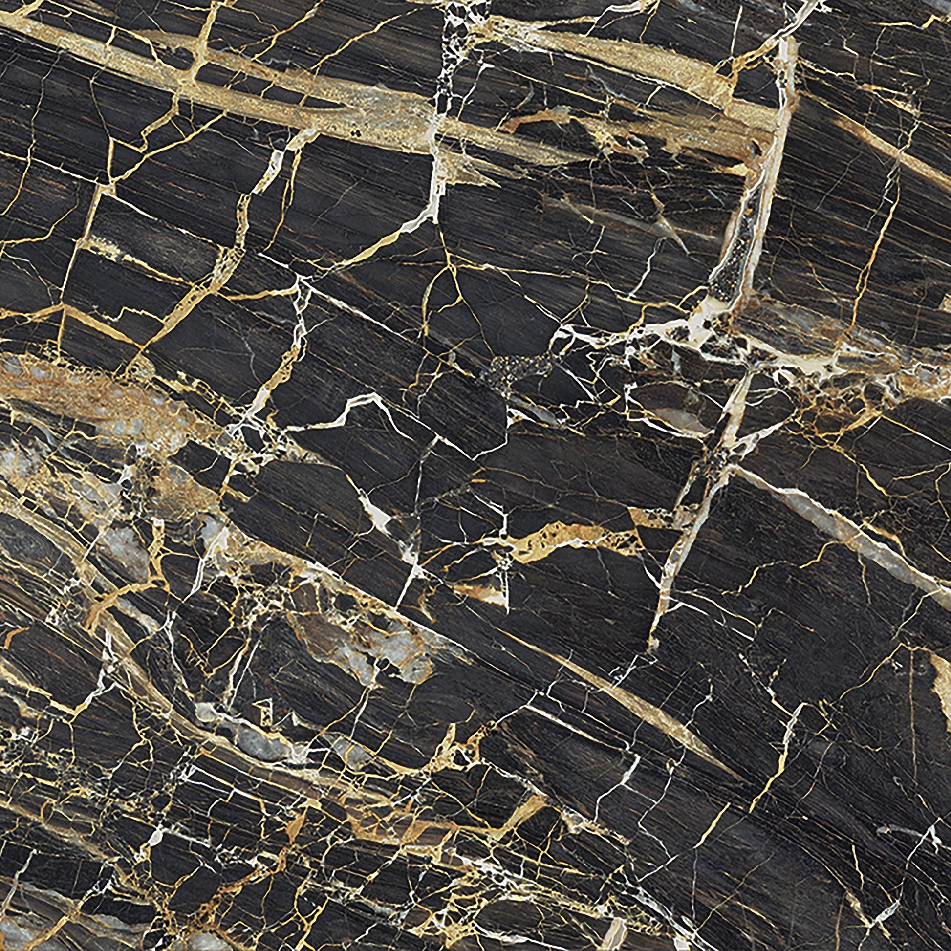 Makro detail zlatých žil v černé mramorové dlažbě Golden Black pro luxusní design podlahy