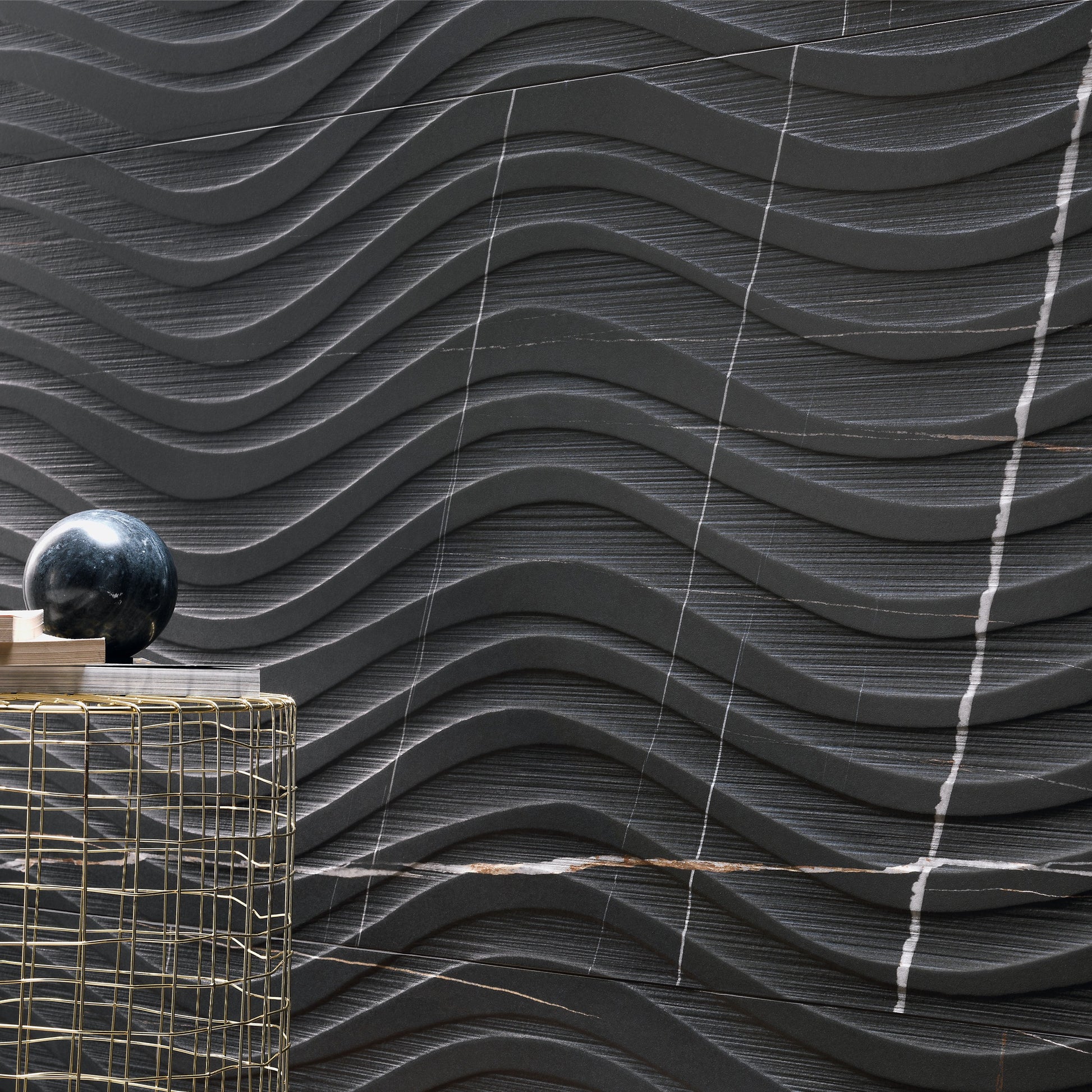 Porcelánová dlažba Sahara Noir – černý kámen s bílými liniemi 3D