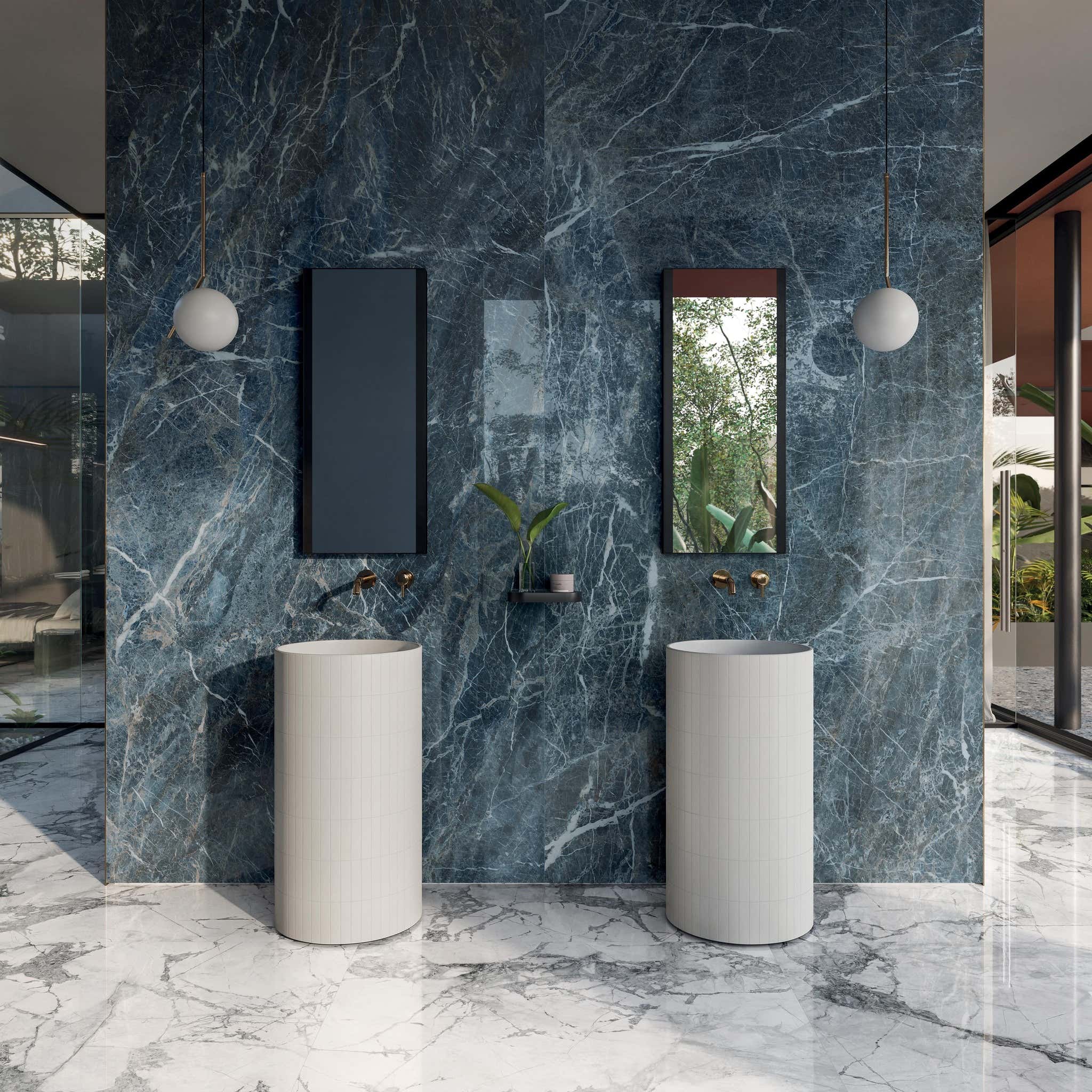 Tmavě modrý mramor polodrahokam v koupelně od dlažby.net