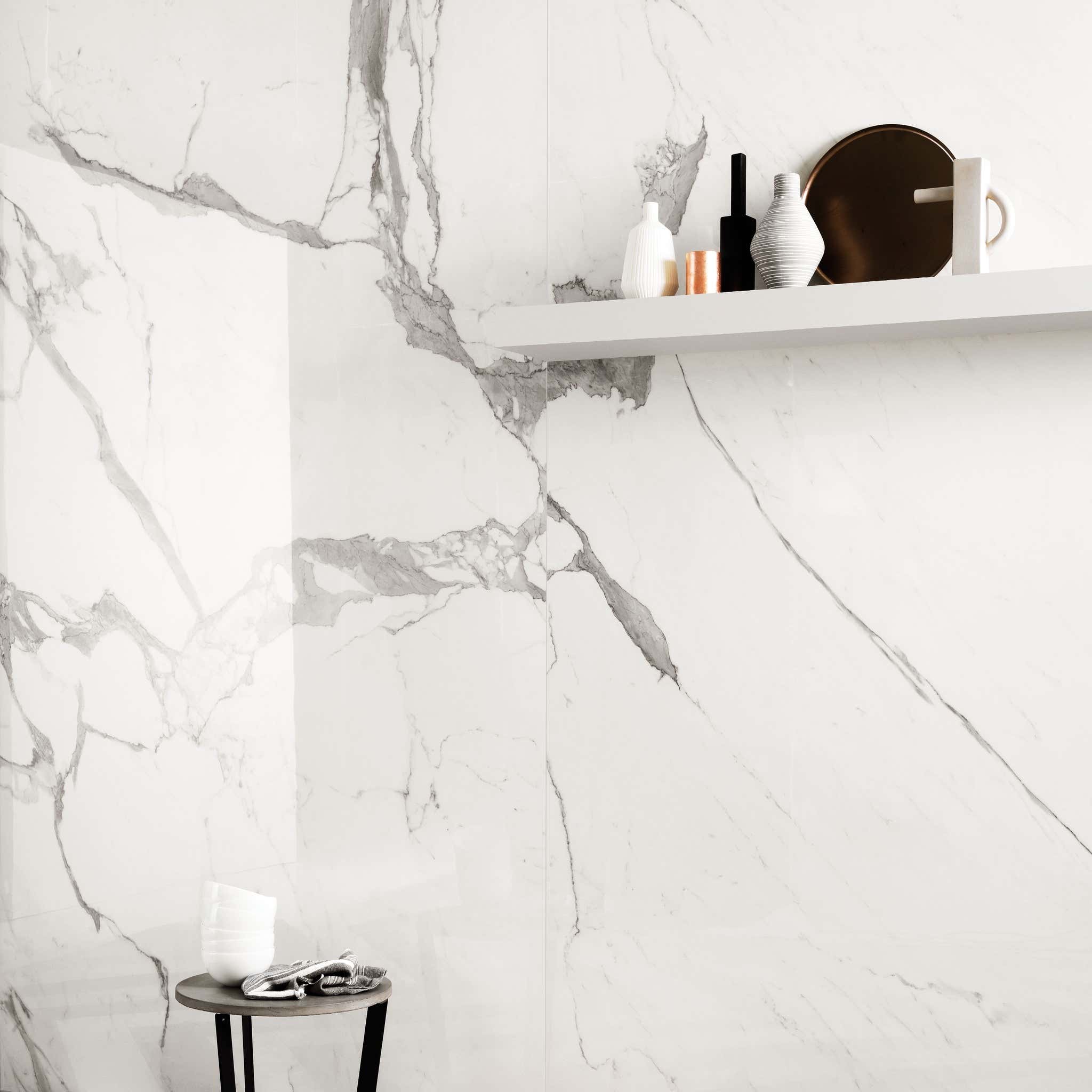 Porcelánová dlažba s mramorovým designem matové provedení – Statuario interiér