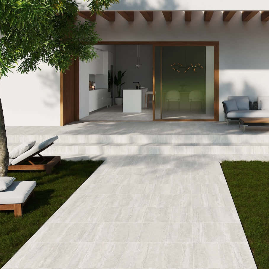 Porcelánová travertin dlažba Toscana bílá – protiskluzný povrch na ven