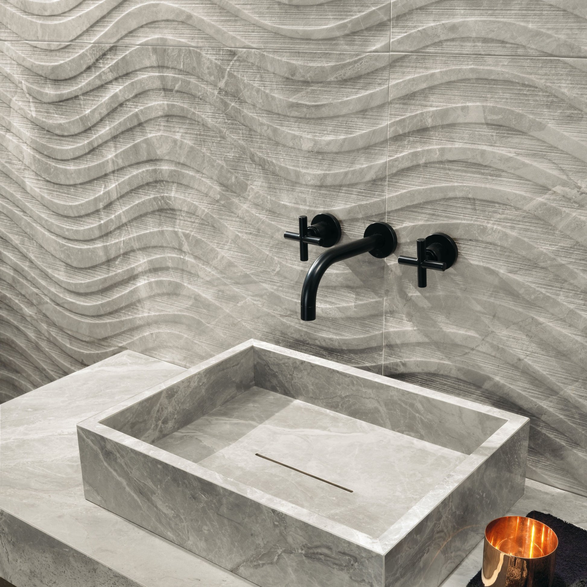 Porcelánová dlažba Orobico Grey – detail žilkování šedého mramoru